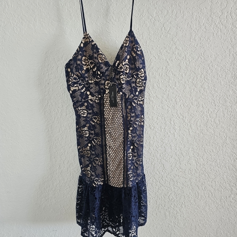 NEW Romeo+Juliet Navy Blue Lace Dress Medium Blue - Picture 3 of 16